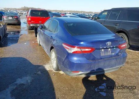 2018 Toyota Camry Le из США, поврежденный, VIN 4T1B11HK2JU667157